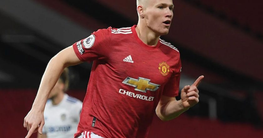 Manchester United thrash Leeds
