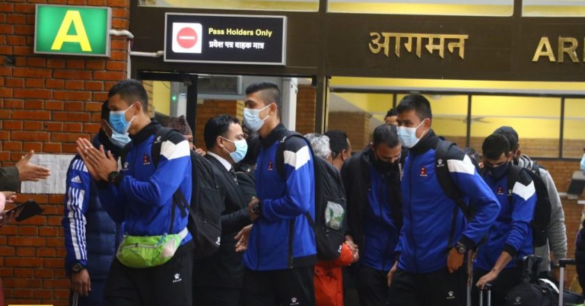 Heroes’ welcome for women’s team as men’s team gets hardly noticed