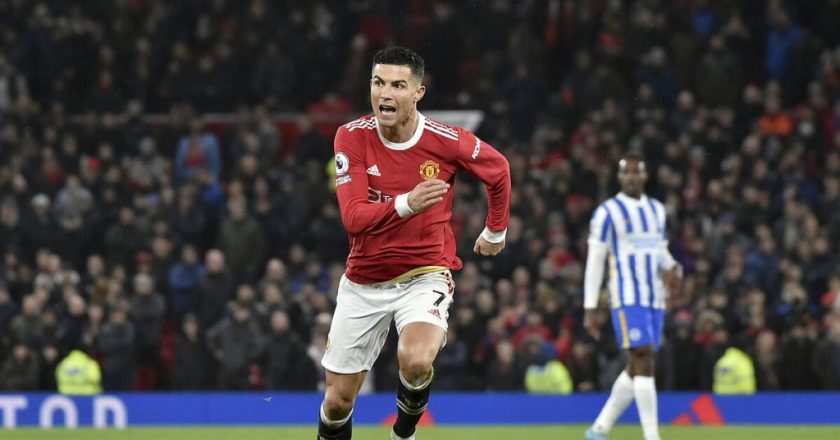 Ronaldo ends goal drought as United climb to top four