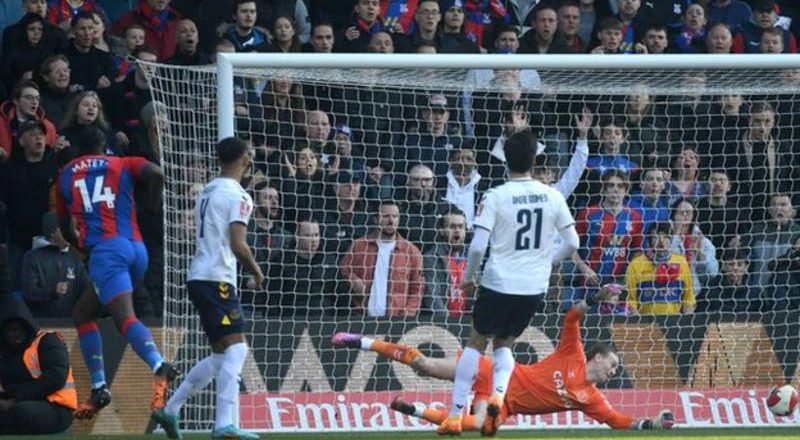 Crystal Palace storm into FA Cup semis with a 4-0 rout of Everton