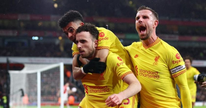 Liverpool beat Arsenal to close the gap on City