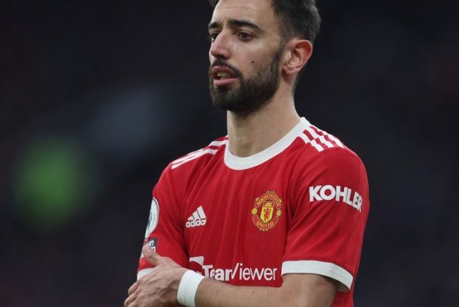 Manchester United’s Fernandes involved in car crash but unhurt