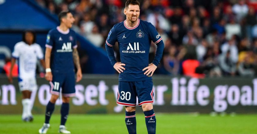 PSG blow two-goal lead to settle for a draw