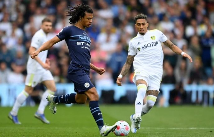 Man City reclaim top spot with four games left