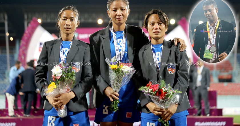 3 announced retirement, Head Coach resigned