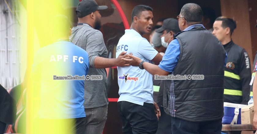Pandey manhandles Fourth Official